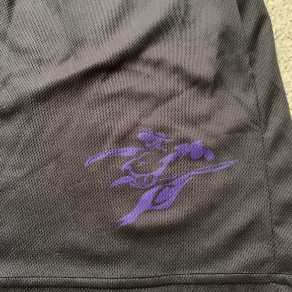 Grey men’s athletic shorts - Picture 2 of 3